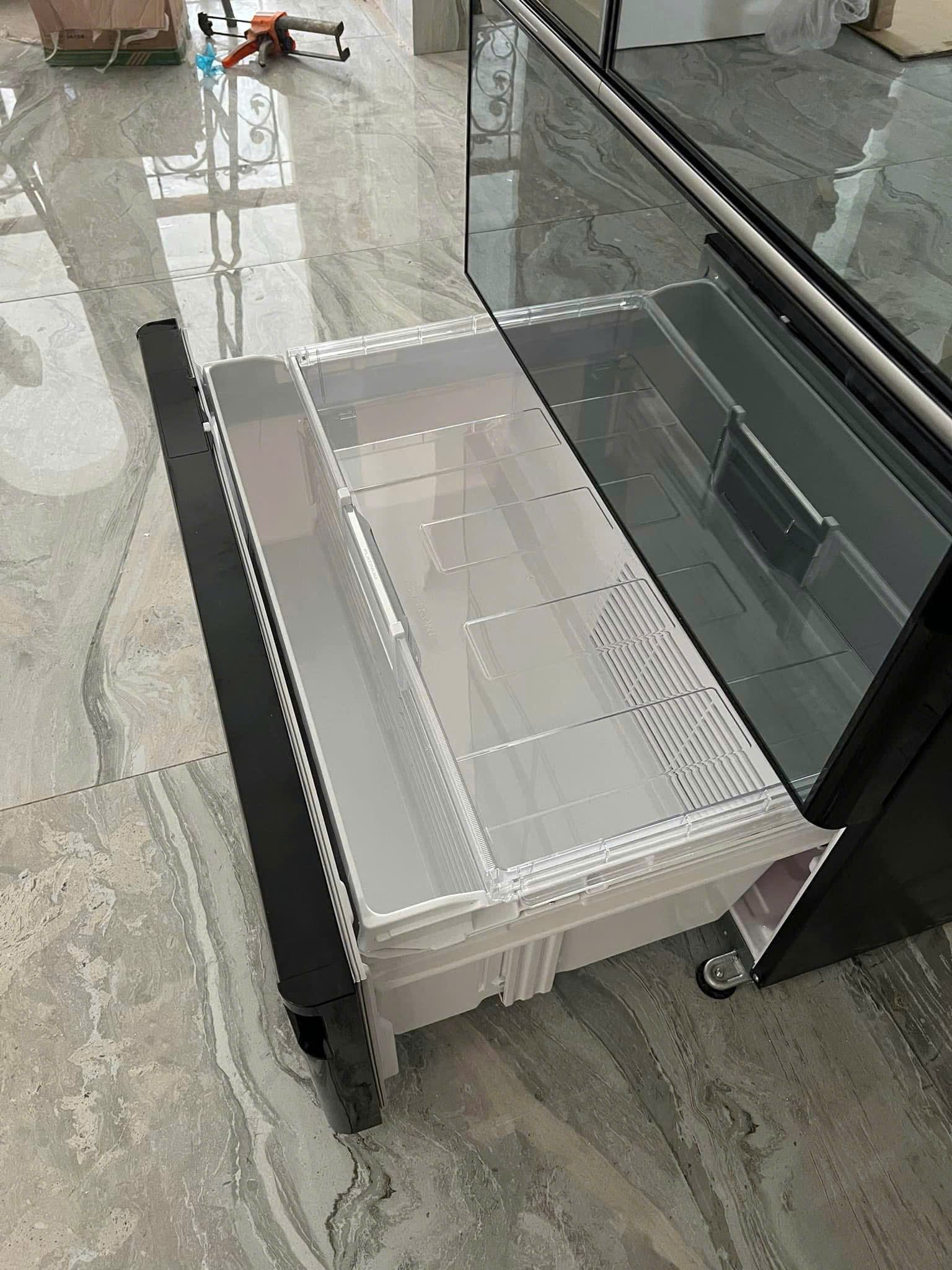 Tiện ích và ngăn làm đá tự động tủ Hitachi R-WXC74X
