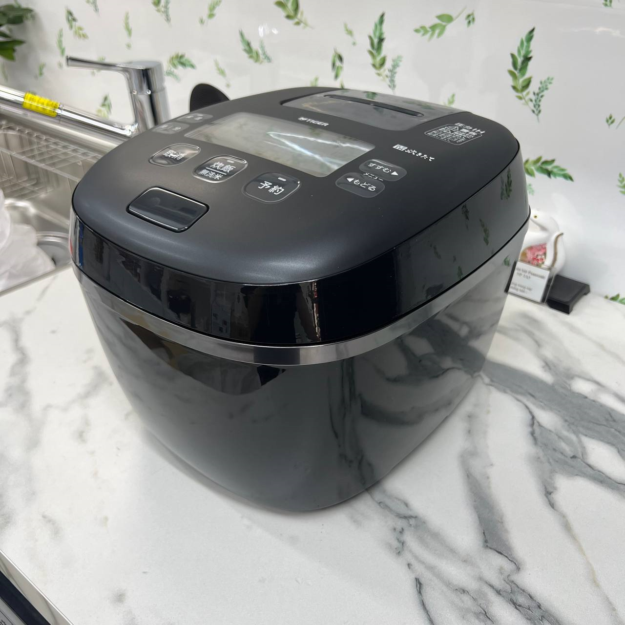 Nồi cơm điện Tiger JPI-X180-KX áp suất 2 bi