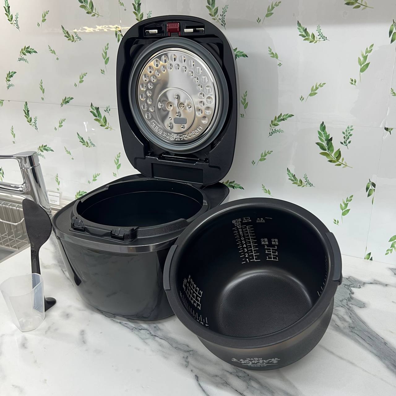 Nồi cơm điện Tiger JPI-X180-KX áp suất 2 bi